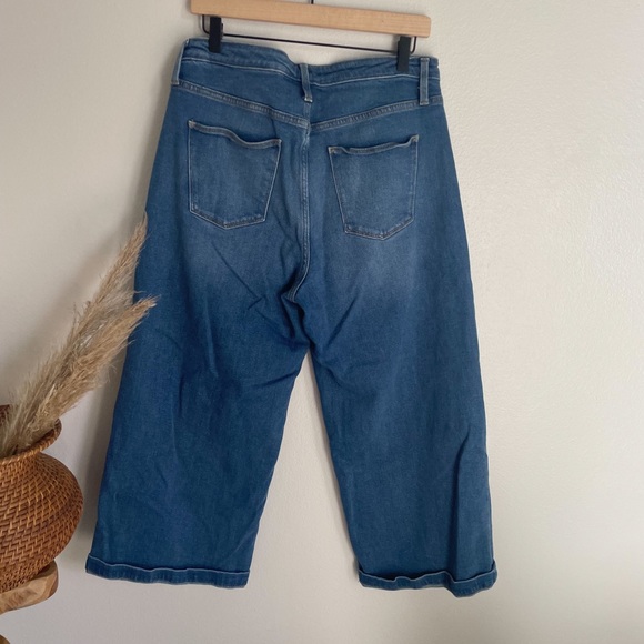 Universal Thread Flare Leg Cropped Jeans - Picture 3 of 4